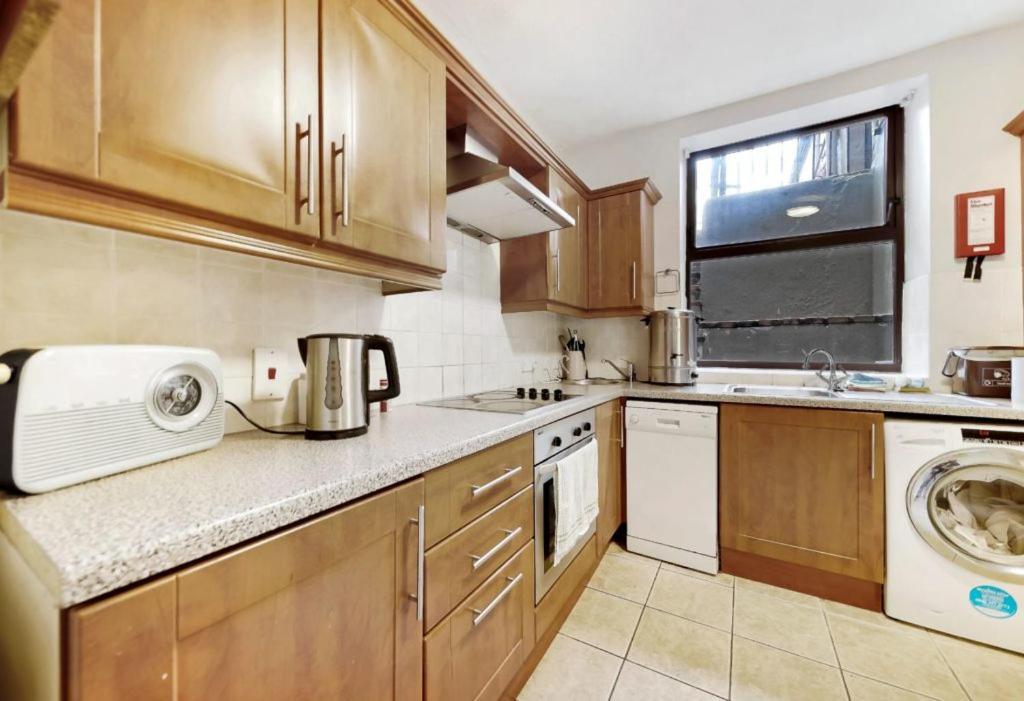 Cathedral View B&B Derry Bagian luar foto