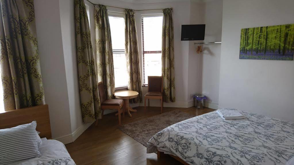 Cathedral View B&B Derry Bagian luar foto