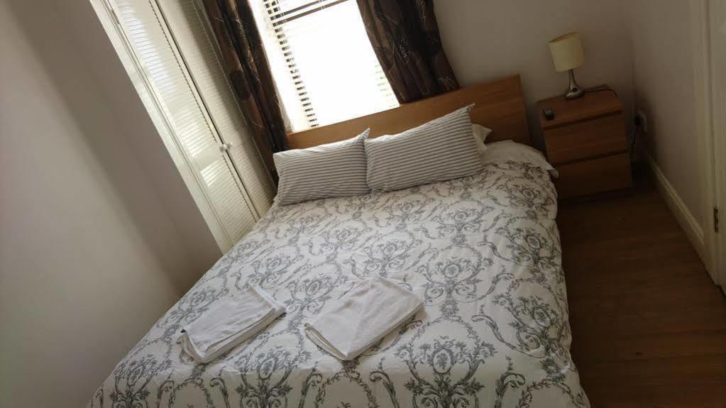 Cathedral View B&B Derry Bagian luar foto